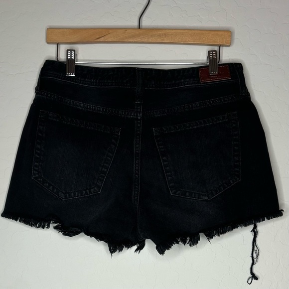 Hollister High Rise Mom Button Fly Jean Shorts Size 11 Black Distressed 30x3 - Picture 3 of 6